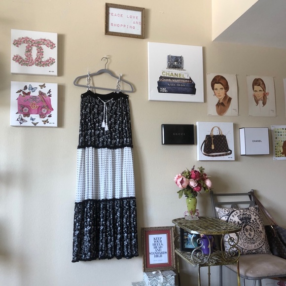 Forever 21 Dresses & Skirts - Black and White Floral 3 Tiered Maxi Dress for Summer! Size S 🖤🤍🖤